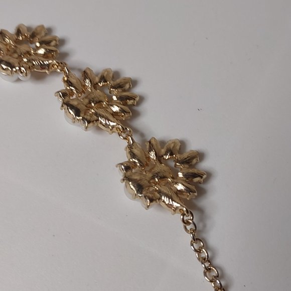 Metal, Faux Pearl, Glass, And Plastic Pretty Necklace 18.5 To 20.5 Inches - Picture 12 of 15